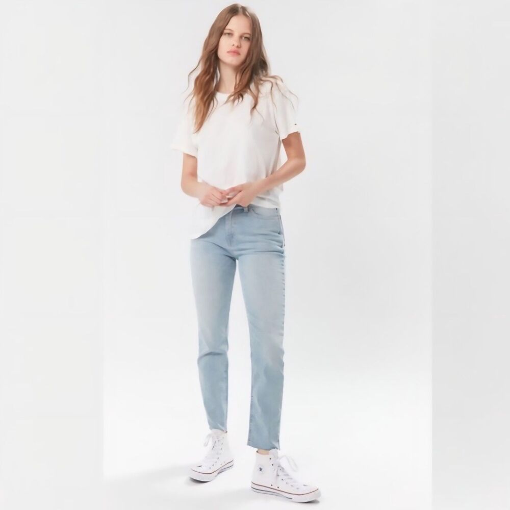BDG Urban Outfitters Girlfriend Jeans Size 26 High Rise Light Wash Minimalist